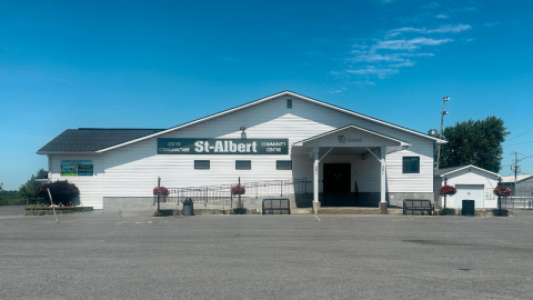 Picture of the St-Albert Community Centre on a sunny day.